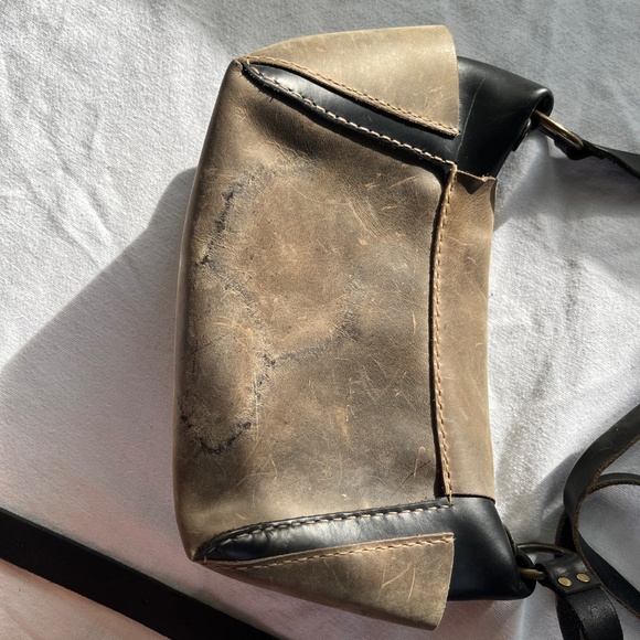 Vintage Beige Leather Bag with a bonus Belt - Picture 3 of 7